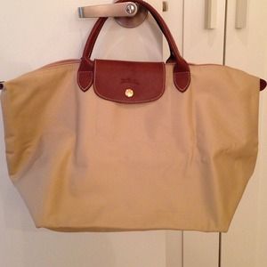 Beige longchamp Le pliage short handles