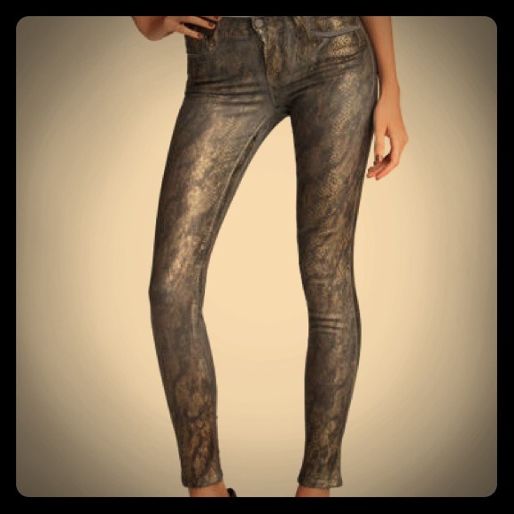 Rich and skinny snakeskin