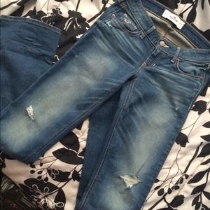 NWOT Hollister Destroyed Medium Wash 1R