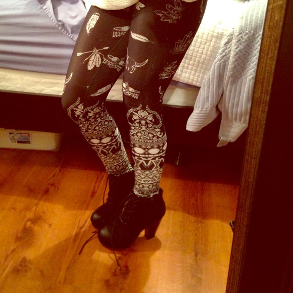 Wonderland Honolulu Tribal Legging