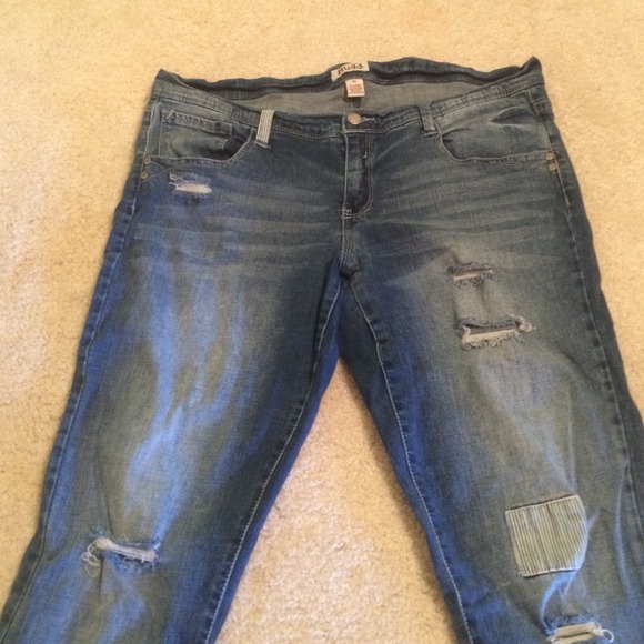 Size 15 mudd Capri or short jean