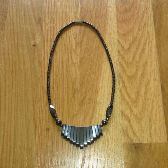 Dark grey necklace with metallic finish - Picture 1 of 2