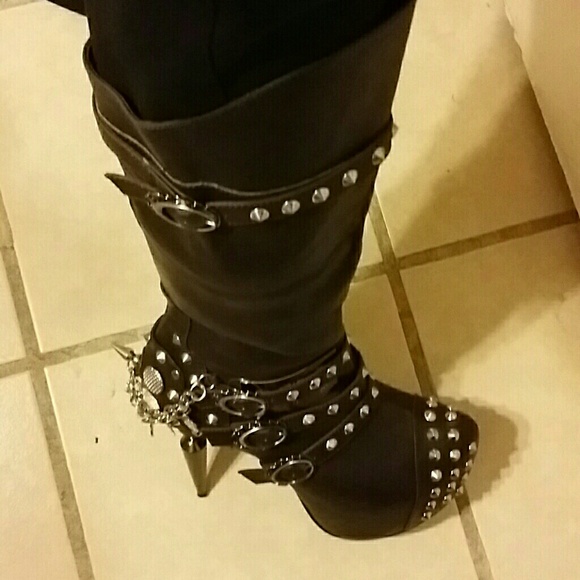 Knee High Metal Heel Boot - Picture 4 of 4