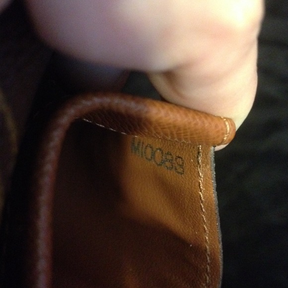 Louis Vuitton  small wallet. Authentic pristine - Picture 2 of 4