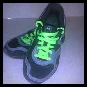 Unisex UNDER ARMOUR tennis shoes