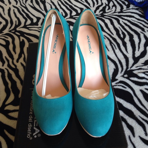 Turquoise Heels - Picture 2 of 4