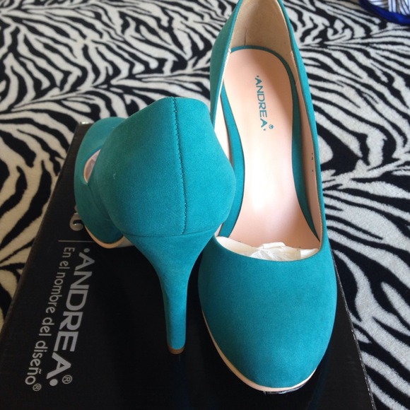 Turquoise Heels - Picture 3 of 4