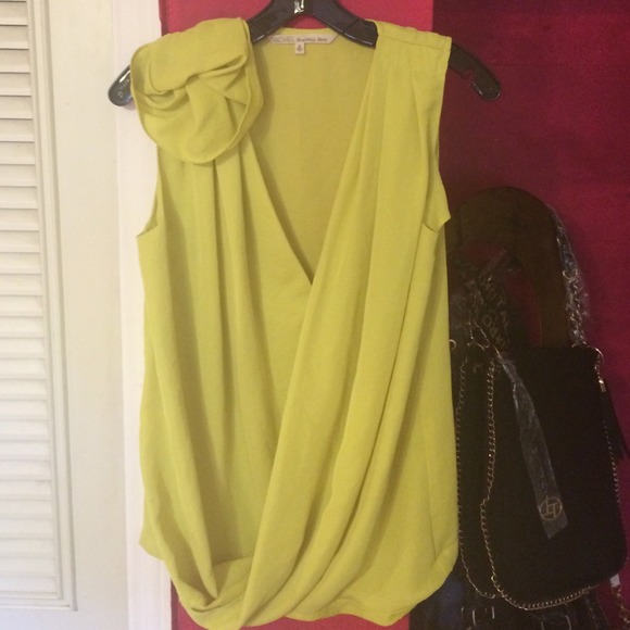 Rachel Roy deep cut top