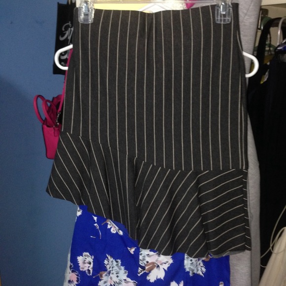 Zara pinstripe skirt ruffle asymmetrical NEW - Picture 1 of 4