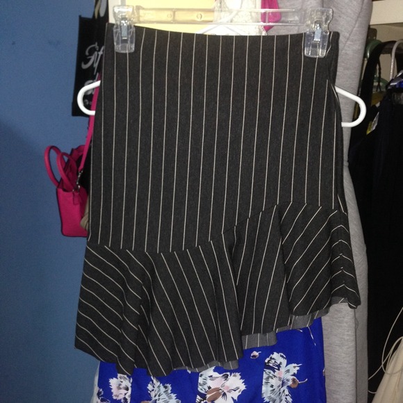 Zara pinstripe skirt ruffle asymmetrical NEW - Picture 2 of 4