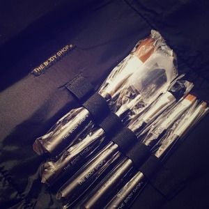 The body shop make up brushes with bag