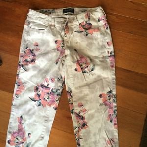 American eagle floral skinnys
