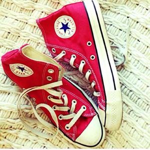 💋SOLD 💋Red Converse