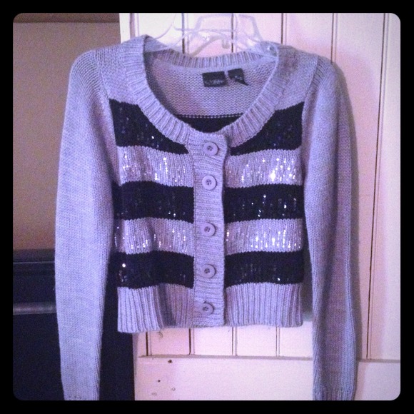 Daytrip black and gray sweater size medium