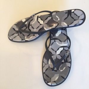 Coach black and white sandals / flip flops