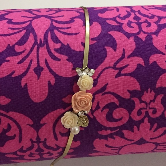 Accessorize Hair Bands and Clips - Picture 2 of 4