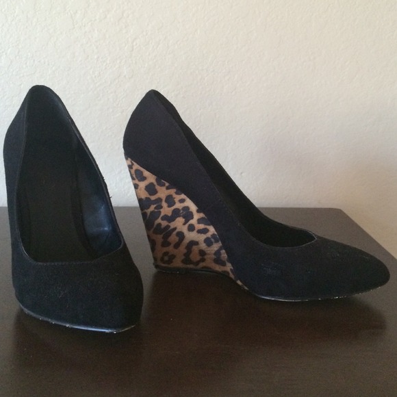 Black leopard wedges