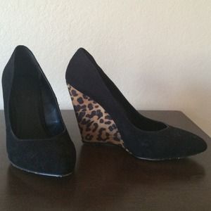 Black leopard wedges