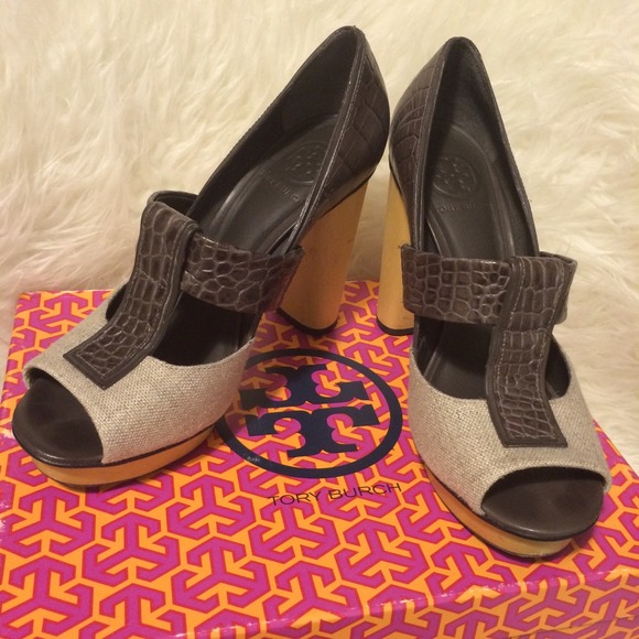 Tory Burch Shoes - Tory Burch Peep Toe pumps