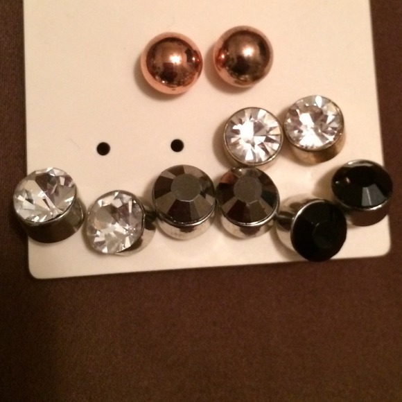 Earring lot.  Brand new !!