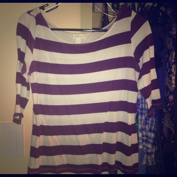 🎄plum / purple and white striped 3/4 length top