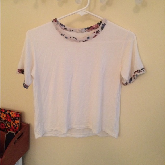 Brandy Melville sold out Nadine floral top👌