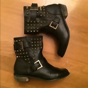 ❤️Forever 21 studded booties ❤️