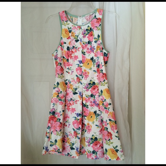 Sugarlips Dresses & Skirts - SOLD White floral pleated flower skater dress