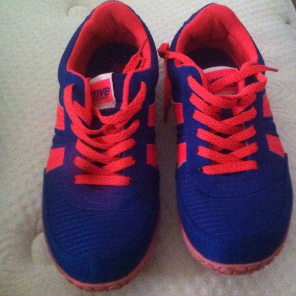 Old navy active sneakers