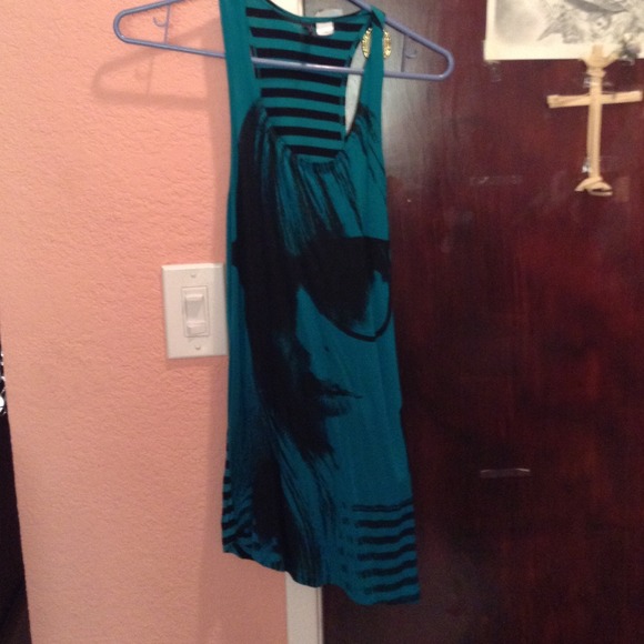 Long face shirt small