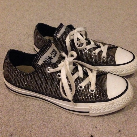 Women's Converse size 6