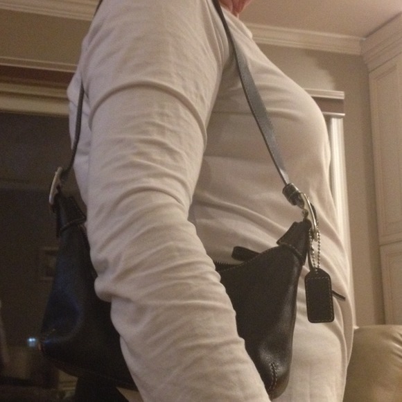 Black coach purse 👛 - Picture 3 of 3