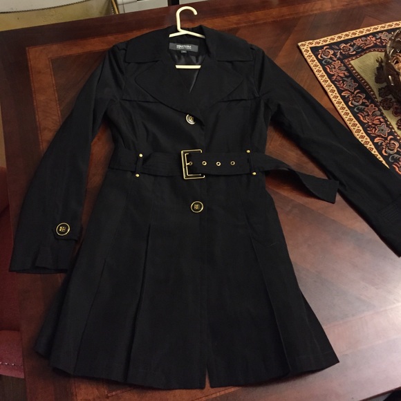 🚫📦SOLD 📦🚫Kenneth Cole trench coat.
