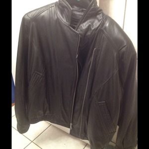 Black  leather jacket almost new .woman small!!