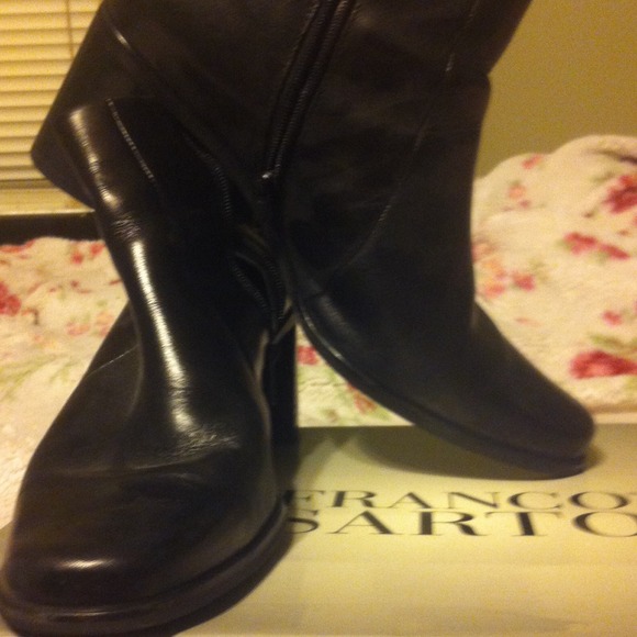 Black ankle leather boots