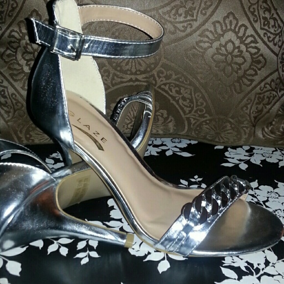 Sandals - Picture 3 of 4