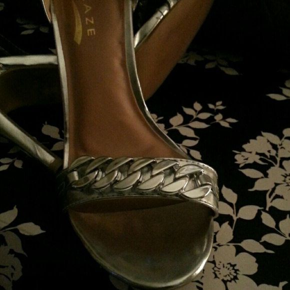 Sandals - Picture 4 of 4