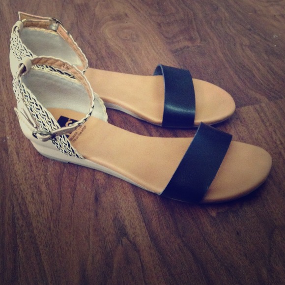 Ankle braided strap sandles