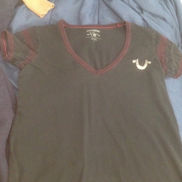 Black and maroon/burgandy t shirt