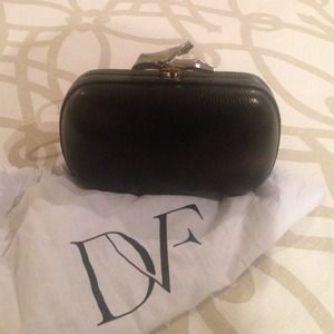 DVF clutch