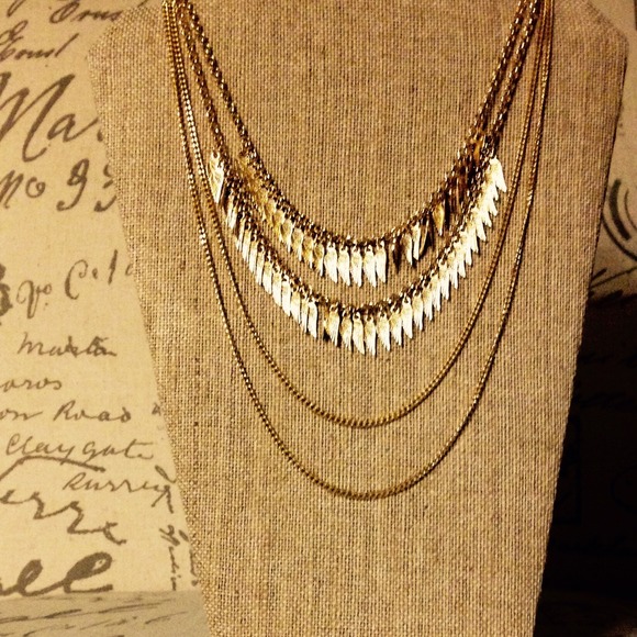 Multi-chain gold necklace. - Picture 1 of 1
