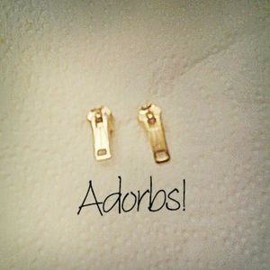 Zipper Stud Earnings!