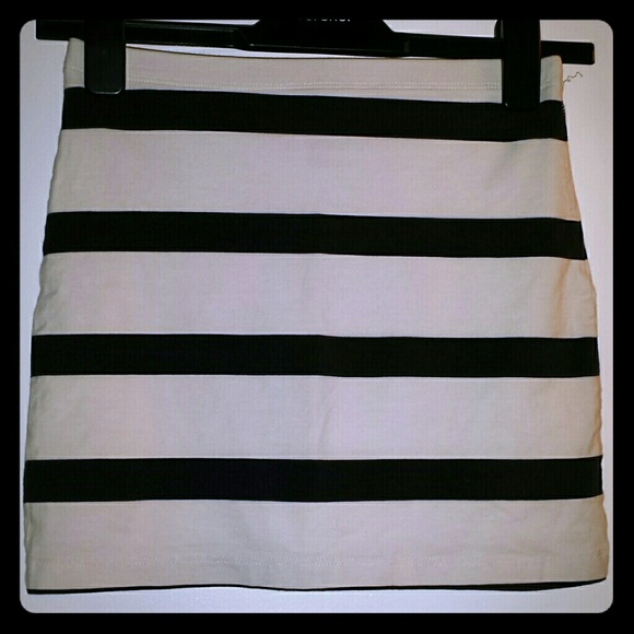 H&M Dresses & Skirts - H&M Black & White Striped Bodycon Mini Skirt