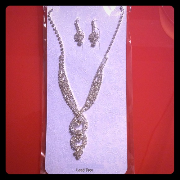 Bridal/wedding prom necklace and earrings