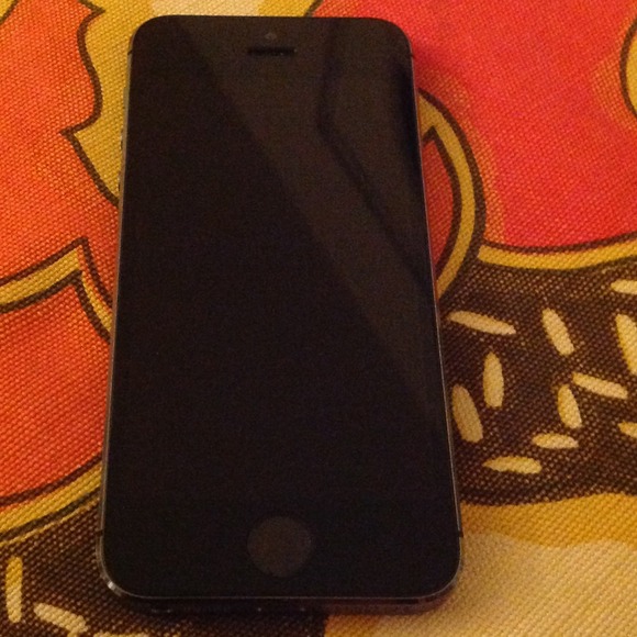 SOLD! Black iPhone 5s 16G - Picture 2 of 4