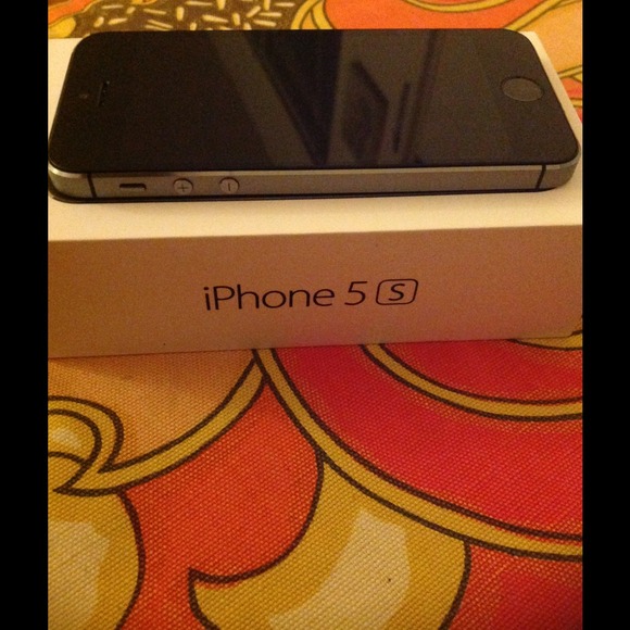 SOLD! Black iPhone 5s 16G - Picture 3 of 4