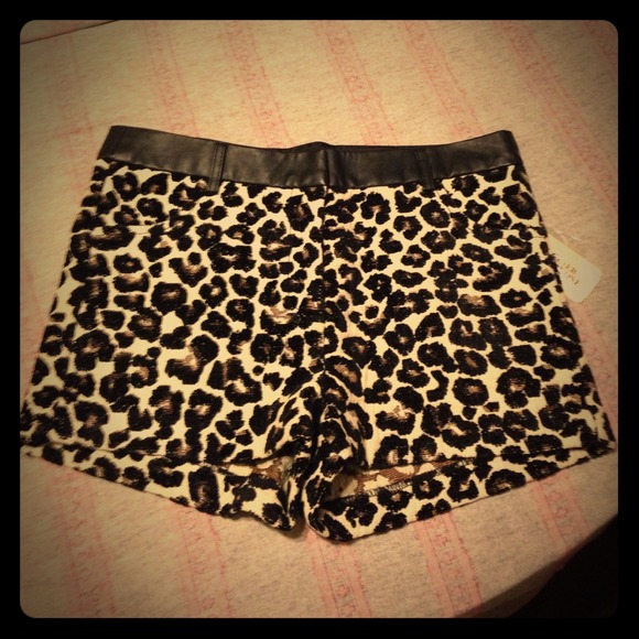 Forever21 Leopard Short