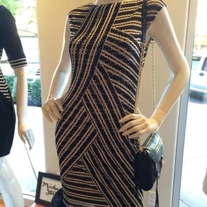 ⬇️PRICE DROP- GORGEOUS Bailey 44 Dress!!!