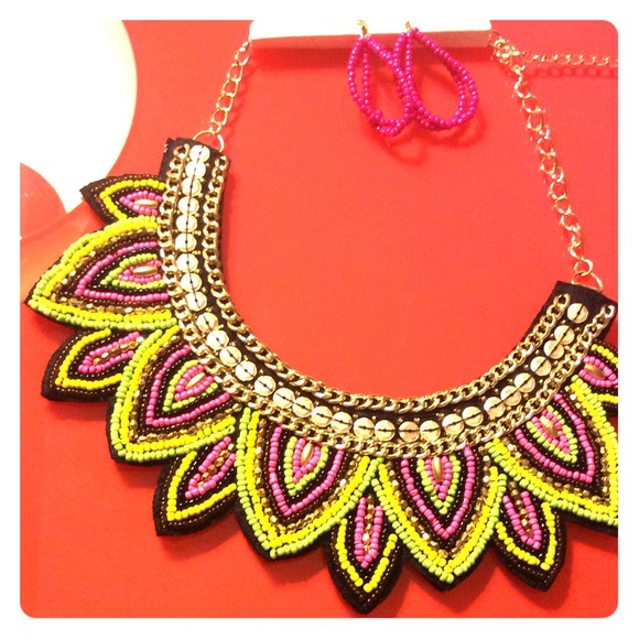 Collar statement beaded necklace - Picture 1 of 3