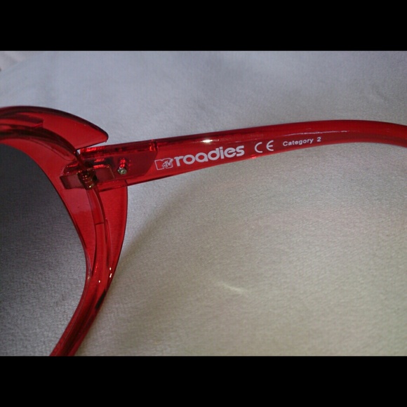 Eye gear - Picture 3 of 3